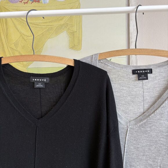 Everyday V-Neck Sweater (Set of 2) - Picture 3 of 12